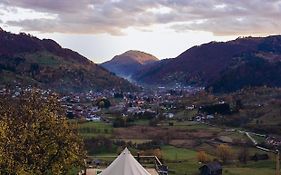 Rucar Glamping Village